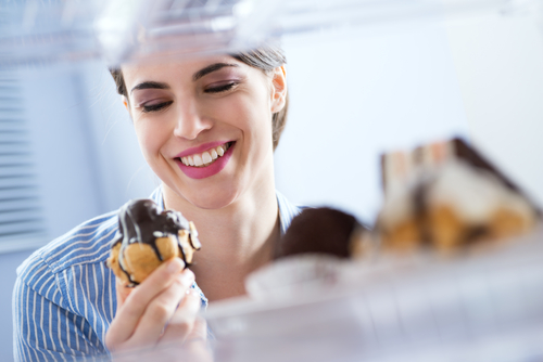 Appétit en ébullition : comment gérer les cravings et les fringales pendant les règles