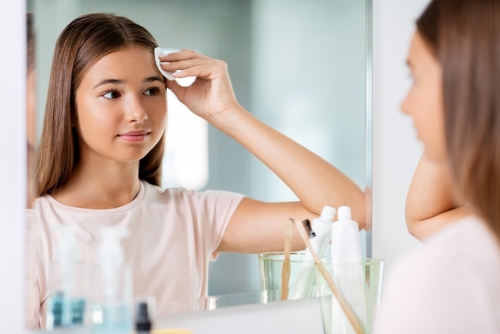 Adolescent : ma peau craque, que faire ?