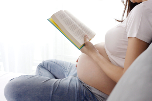 Livres à lire pendant la grossesse : comment choisir