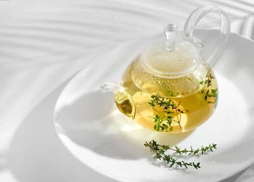 La tisane pendant la grossesse : avantages, limites et recommandations