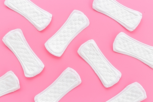 Serviettes hygiéniques : avantages, inconvénients et alternatives