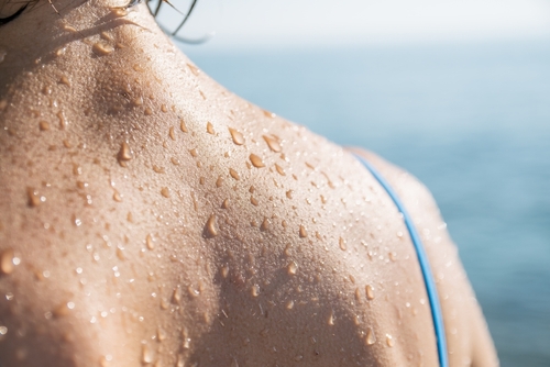 Stop à la transpiration excessive : astuces pour rester au sec