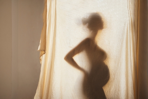 Comment se préparer à une grossesse découverte après un déni ?