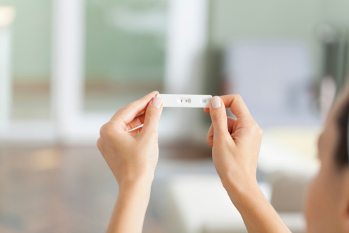 Lire un test de grossesse : comprendre les résultats 