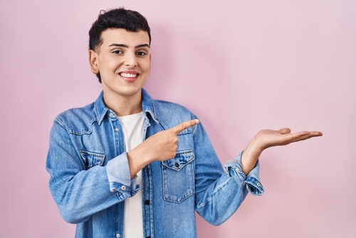 Gérer la dysphorie de genre pendant les règles : stratégies et soutien