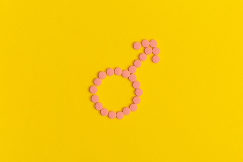 Gérer le cycle menstruel sous traitement à la testostérone : adaptations et stratégies