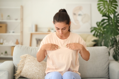Pourquoi vos seins sont-ils sensibles et gonflés ?